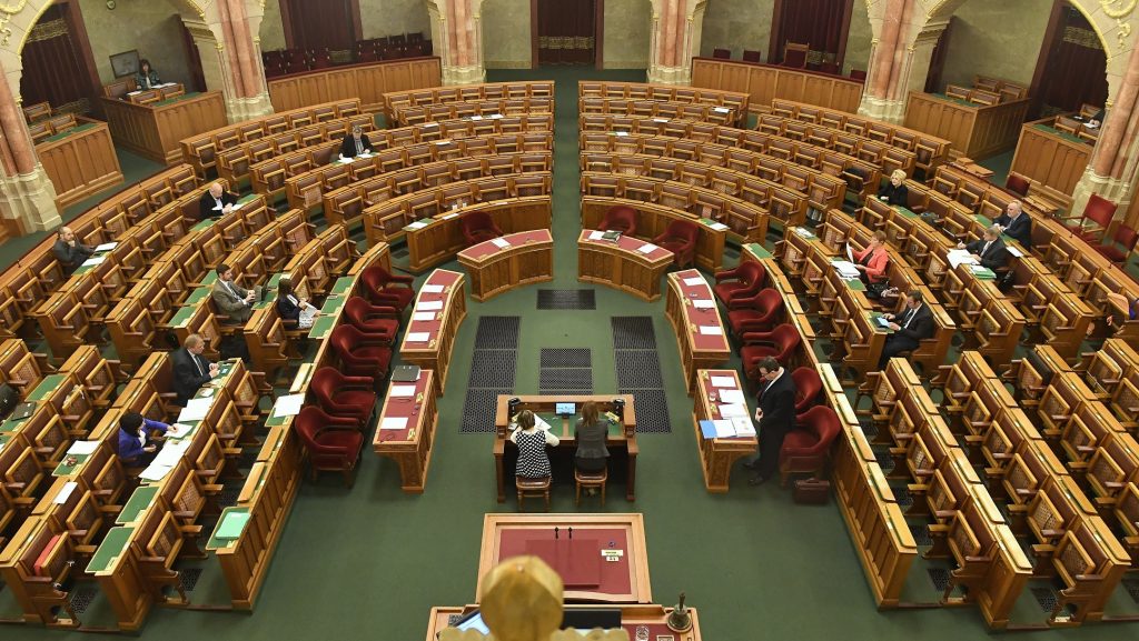 Parlamenti vitanap a közoktatásról