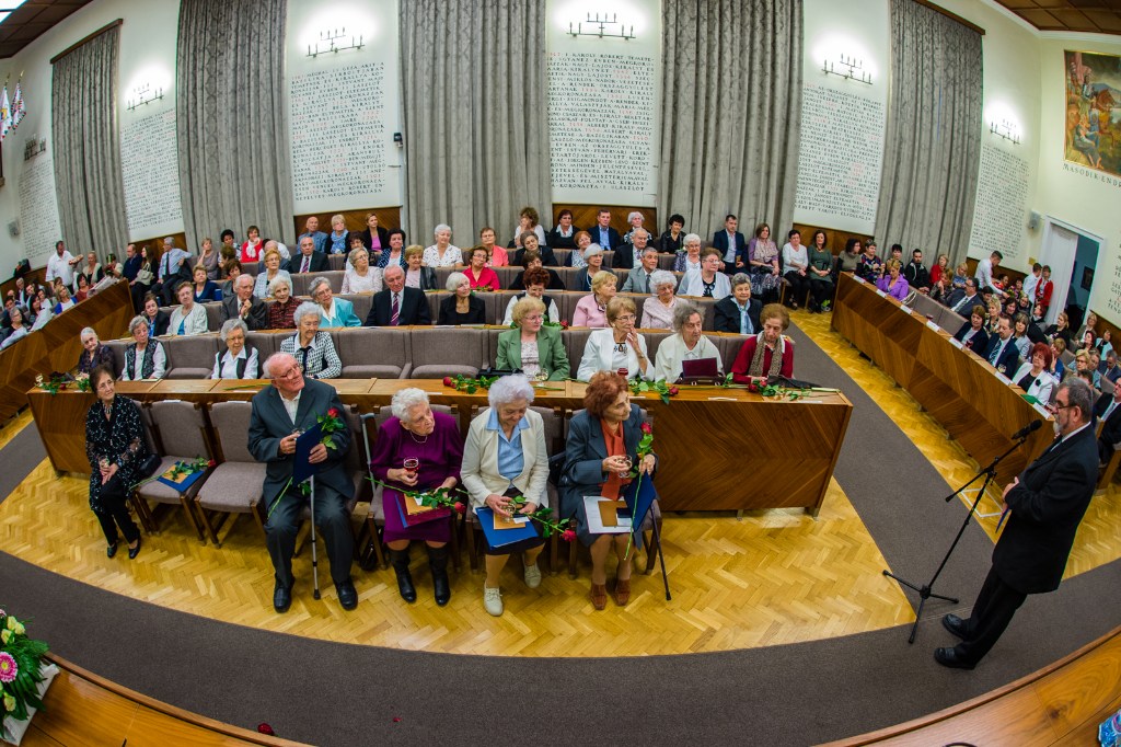 Emlékdiplomákat adtak át Székesfehérváron pedagógusoknak